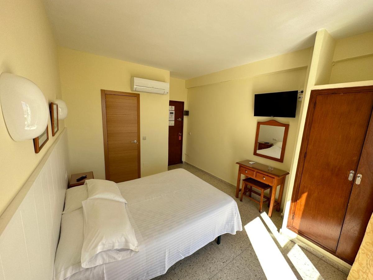 Hotel Cabello Torremolinos Bagian luar foto