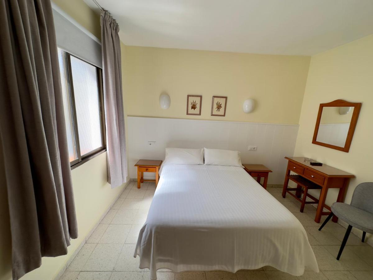 Hotel Cabello Torremolinos Bagian luar foto