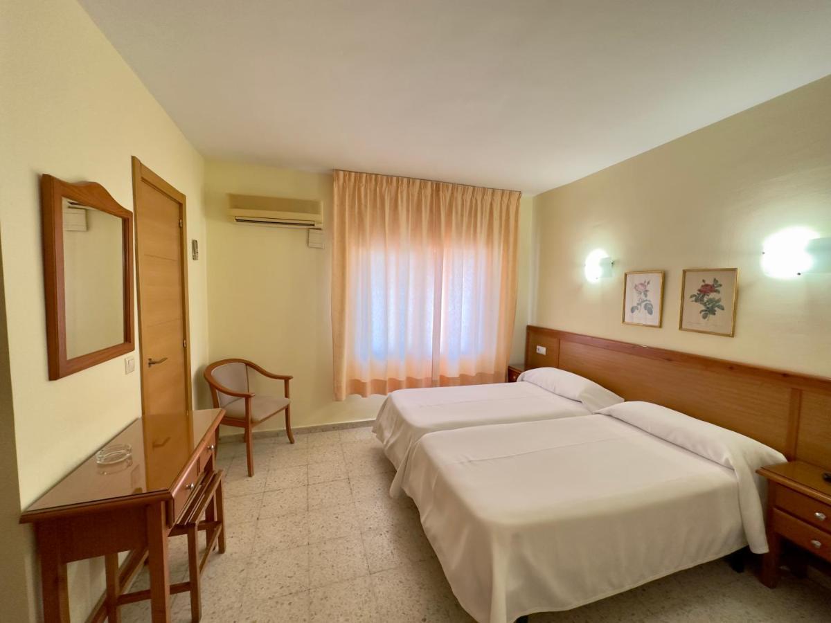 Hotel Cabello Torremolinos Bagian luar foto