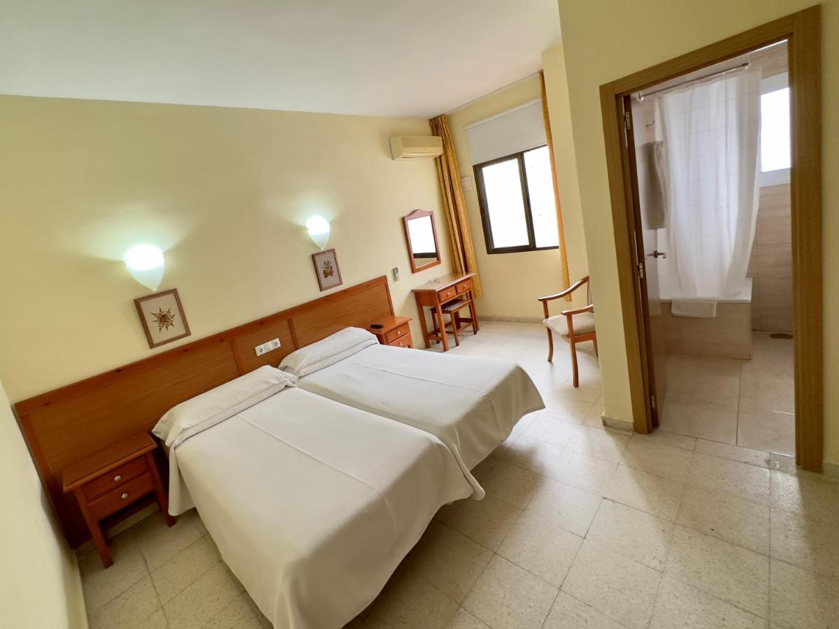 Hotel Cabello Torremolinos Bagian luar foto