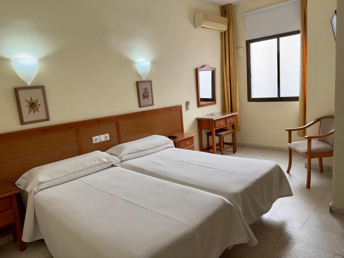 Hotel Cabello Torremolinos Bagian luar foto