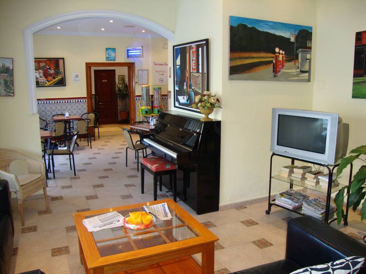 Hotel Cabello Torremolinos Bagian luar foto