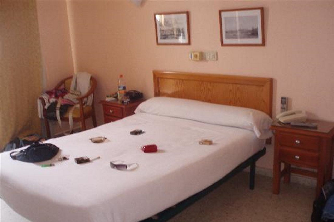 Hotel Cabello Torremolinos Bagian luar foto